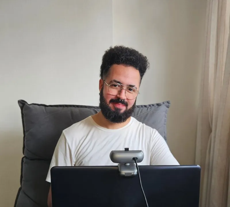 Gustavo Soares, psicólogo, em atendimento online